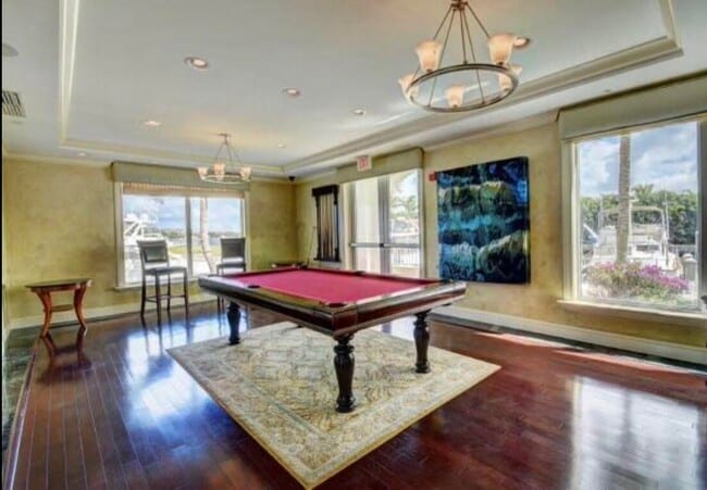 Building Photo - 804 E Windward Way