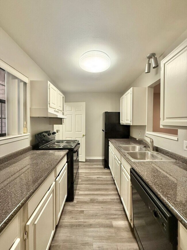 Building Photo - Langley Westminster Duplex