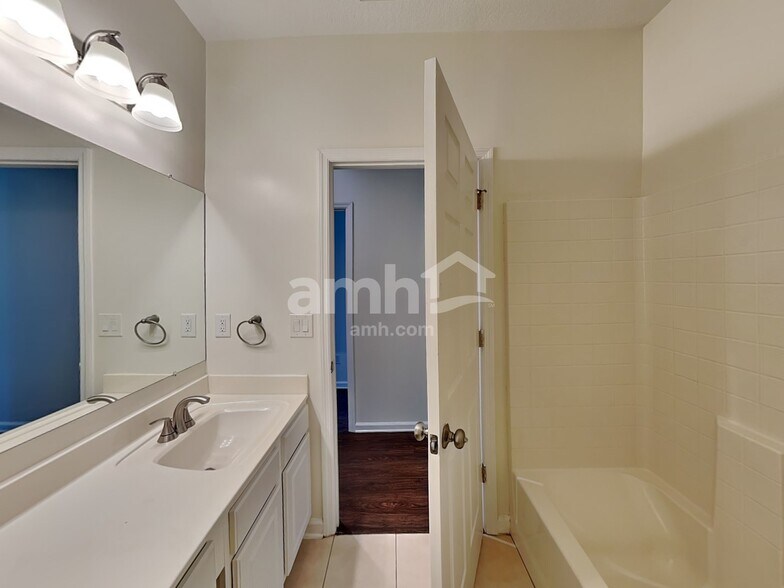 Building Photo - 1347 Ivyhedge Ave