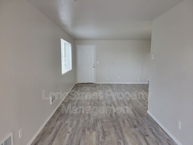 Building Photo - 1624 College St