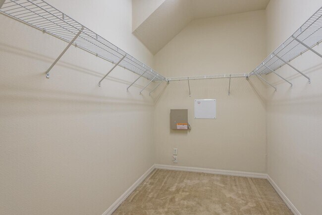 Building Photo - 4515 Fieldview Cir