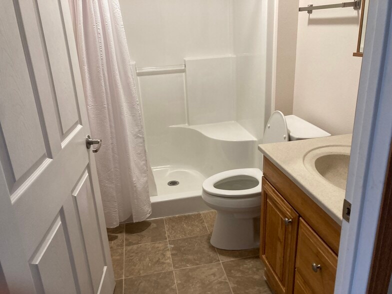 Building Photo - 4 Weaver Dr