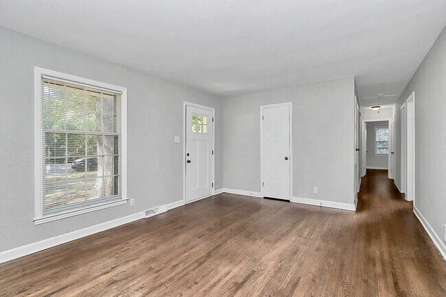 Building Photo - 3BD/2BA Ranch Home in Windsor Park!