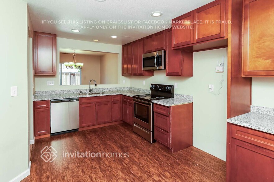 Building Photo - 1802 Gardenia Ct