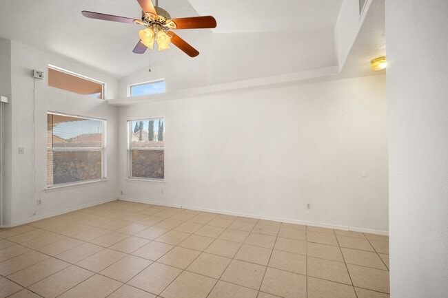 Building Photo - BEAUTIFUL EASTSIDE EL PASO HOME
