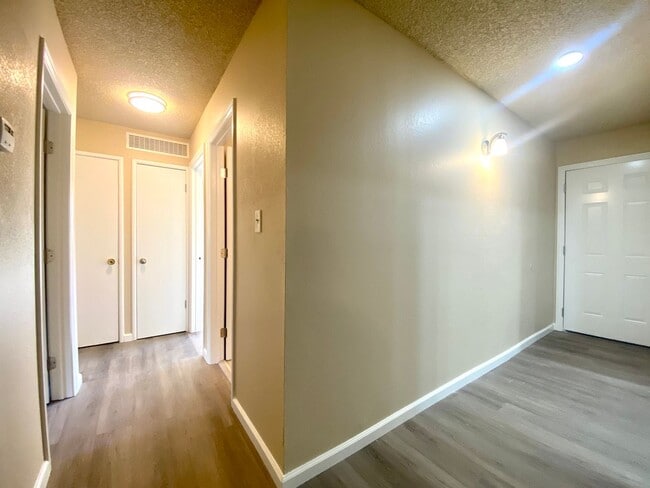 Building Photo - $1,895 Peach & Mckinley, 3 Bedroom - E. Ho...