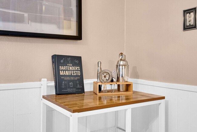 Building Photo - 897 Imperial Dr