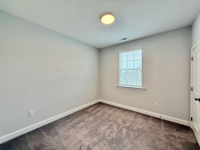 Building Photo - 414 Shale Creek Dr