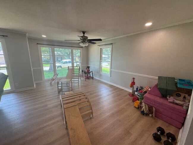 Building Photo - Coming Soon: Spacious 3 Bedroom 2 Bath-Hom...