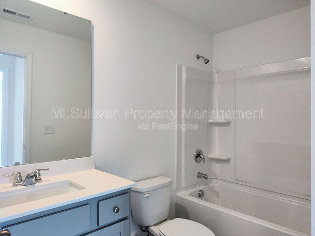 Building Photo - 875 Pilot St