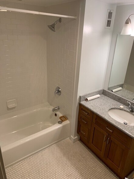 Building Photo - 440 12th St NE