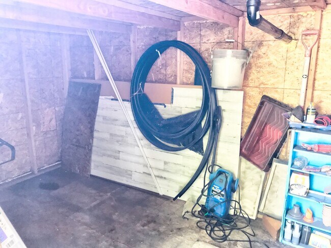 Building Photo - Foster-Powell Charming Bungalow with Bonus Finished Attic Space