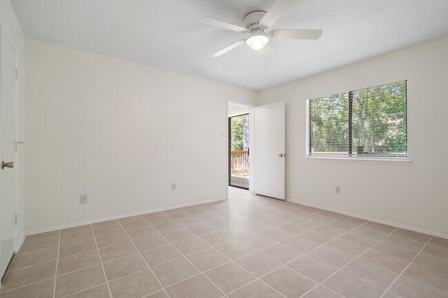 Building Photo - 72 Oldstream Ct