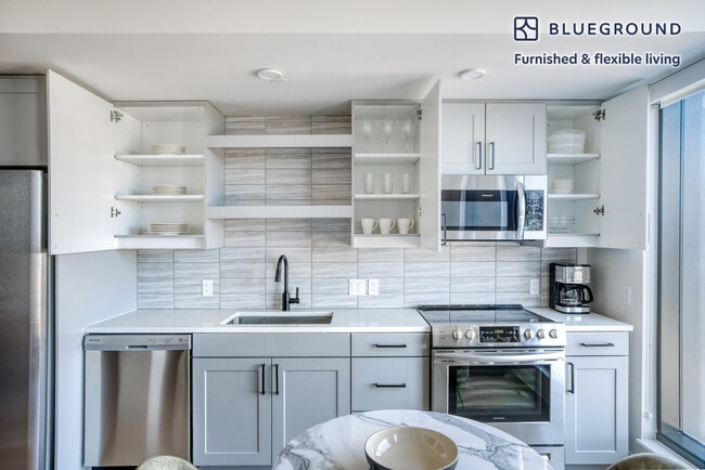 Building Photo - 140 W 10th Ave