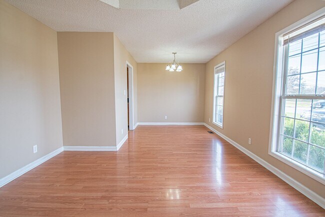 Building Photo - 181 Monarch Ln