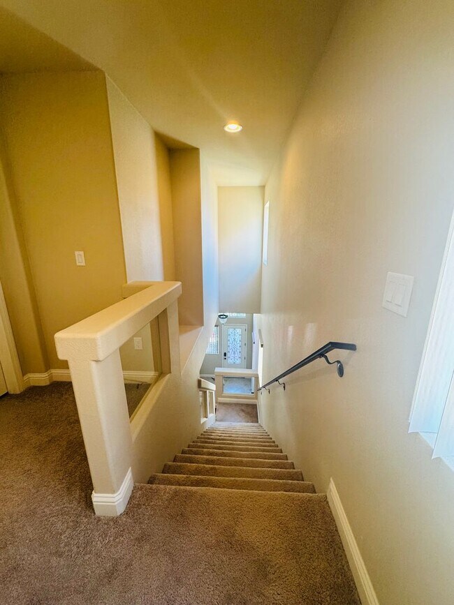 Building Photo - 4-bedroom house for rent in Highlands Ranch!