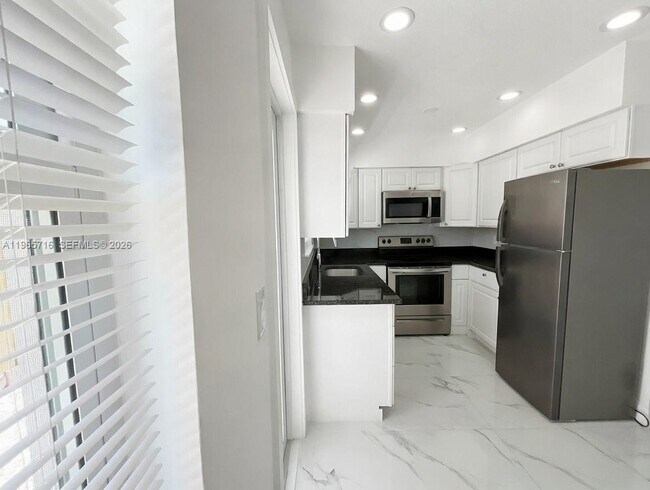 Building Photo - 2308 NW 3rd Ave