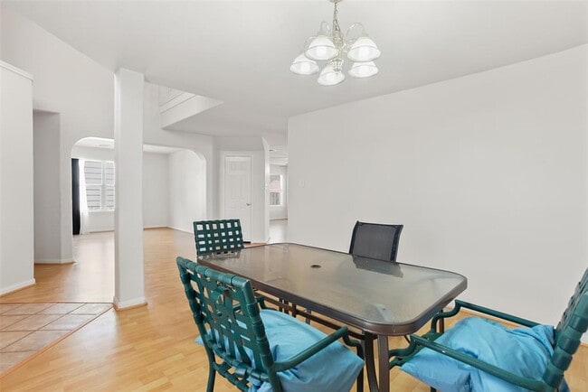 Building Photo - 1617 Gaylord Dr