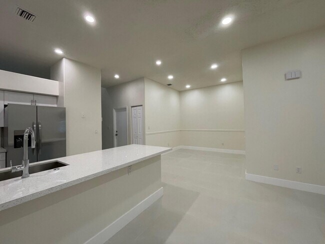 Building Photo - 1806 NW 98th Ave