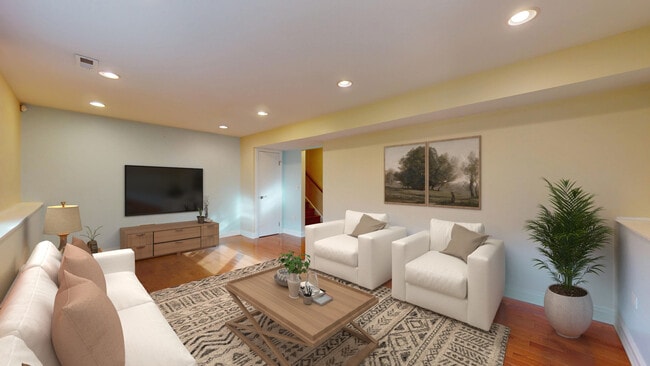 Building Photo - 1327 Larchmont Dr