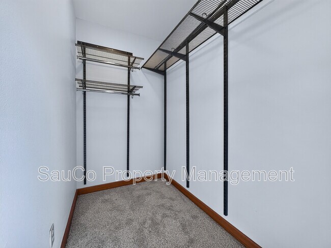 Building Photo - 5049 SW Vw Pt Ter