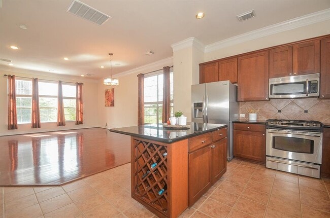 Primary Photo - 3325 Clearview Cir