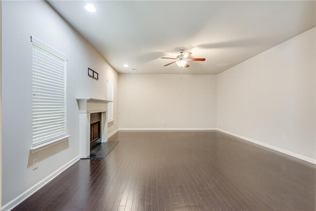 Building Photo - 933 Whitfield Oak Way NE