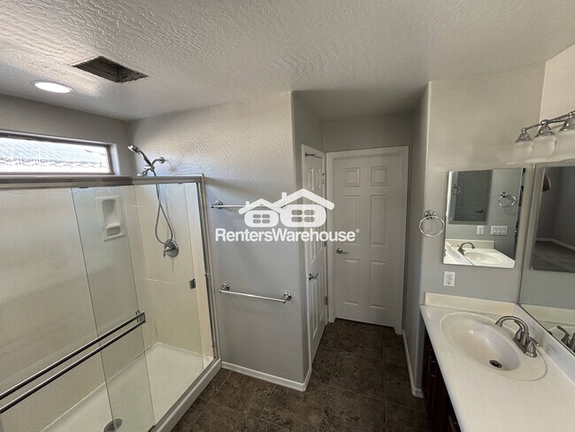 Building Photo - 1933 W Davis Rd