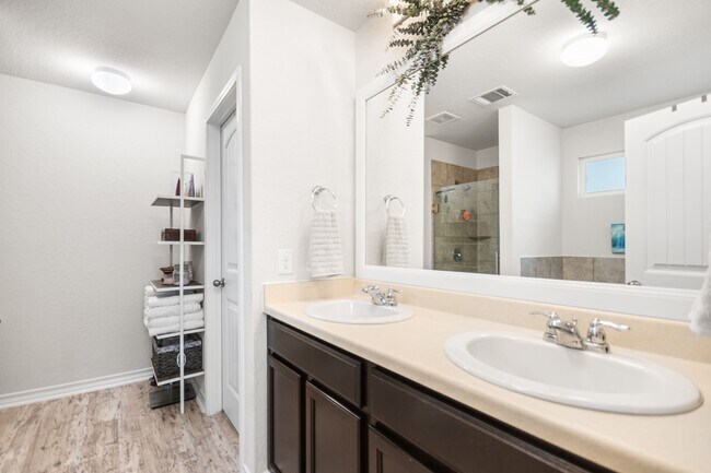 Building Photo - 432 Salt Fork