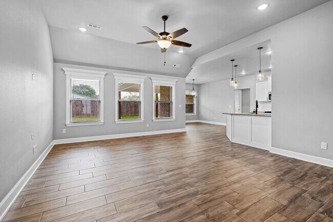 Building Photo - Spacious 4-Bedroom Home with Open Layout, ...