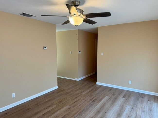 Building Photo - 1005 Vly Frg Dr