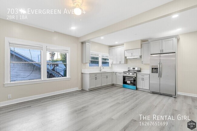 Primary Photo - 703 N Evergreen Ave
