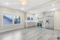 Building Photo - 703 N Evergreen Ave