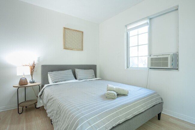 Building Photo - Cozy Zen Retreat Home with 4BD+3BA  Share ...