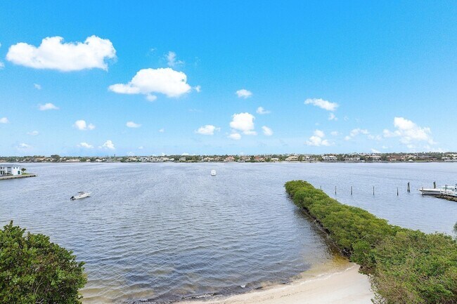 Building Photo - 1000 Scotia Dr