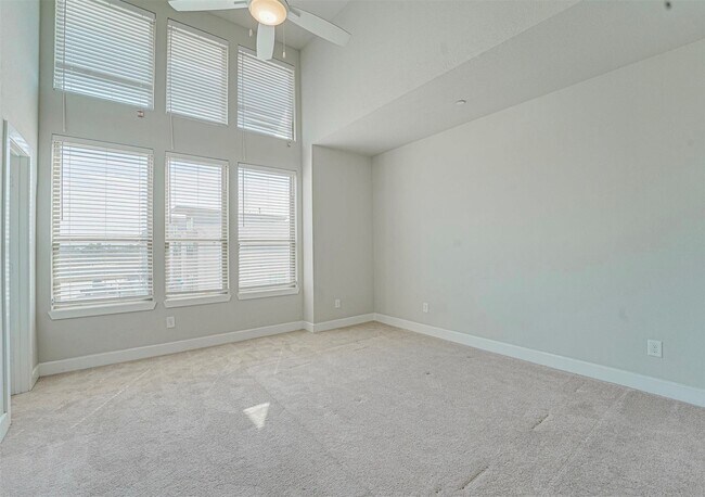 Building Photo - 389 N Centro Cir