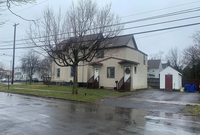Primary Photo - 100 W Ellis St
