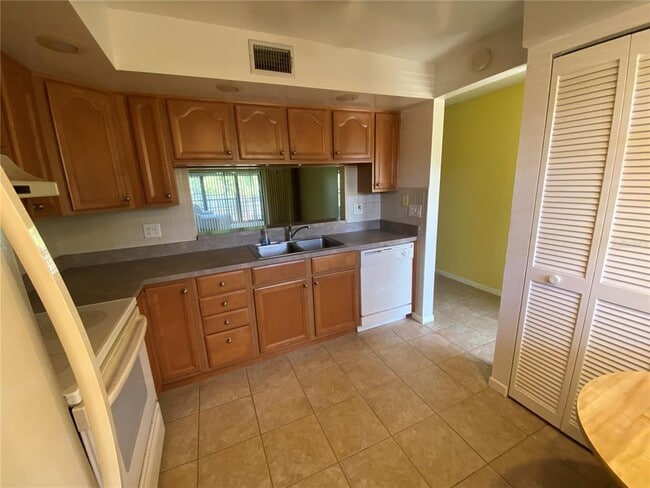 Building Photo - 2650 Countryside Blvd