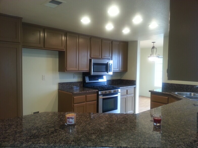 Building Photo - 857 S Sapphire Ln
