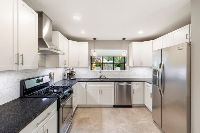 Building Photo - 38 Cricket Hollow Pl