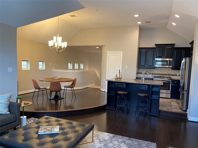 Building Photo - 5159 Oasis Park Ln