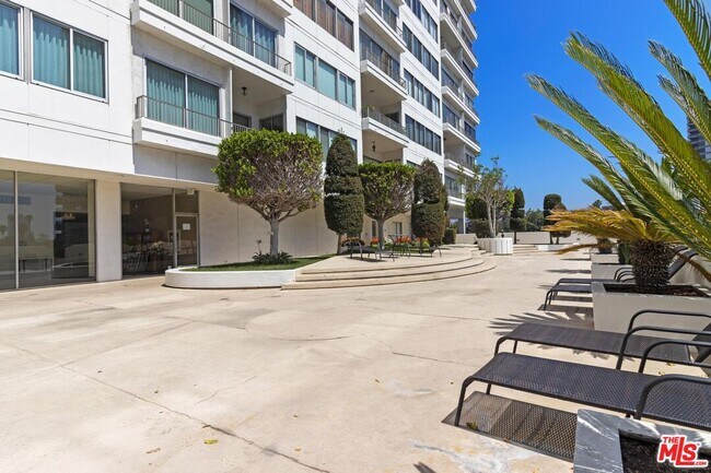 Building Photo - 10501 Wilshire Blvd