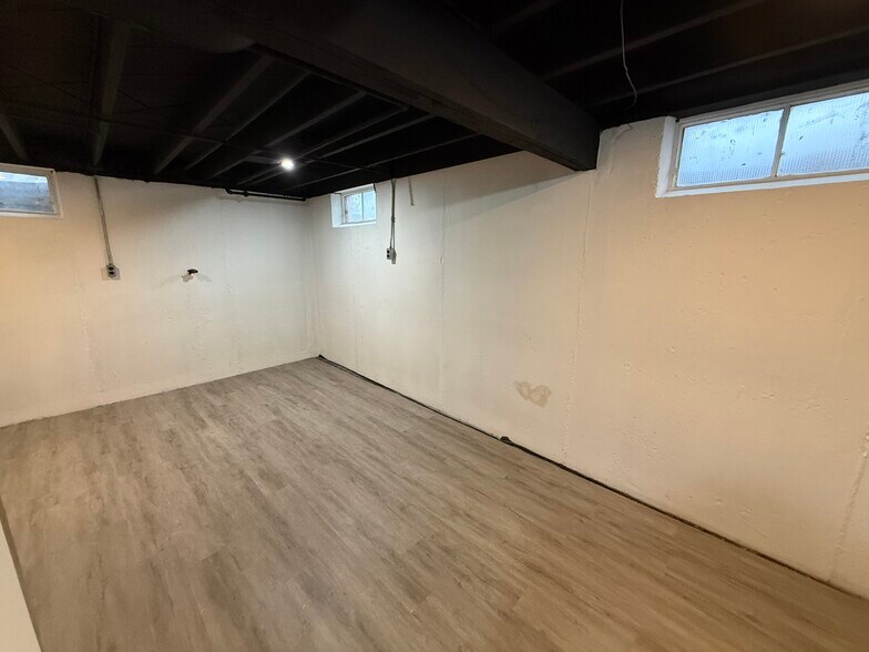 Building Photo - 522 Skylark Dr