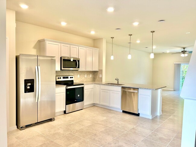 Building Photo - New Build 3Bed 2Bath Townhome in Kissimmee