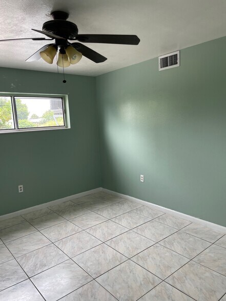 Bedroom - 140 Minna Ln