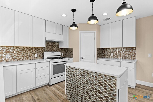 Building Photo - 209 W Victory Ave