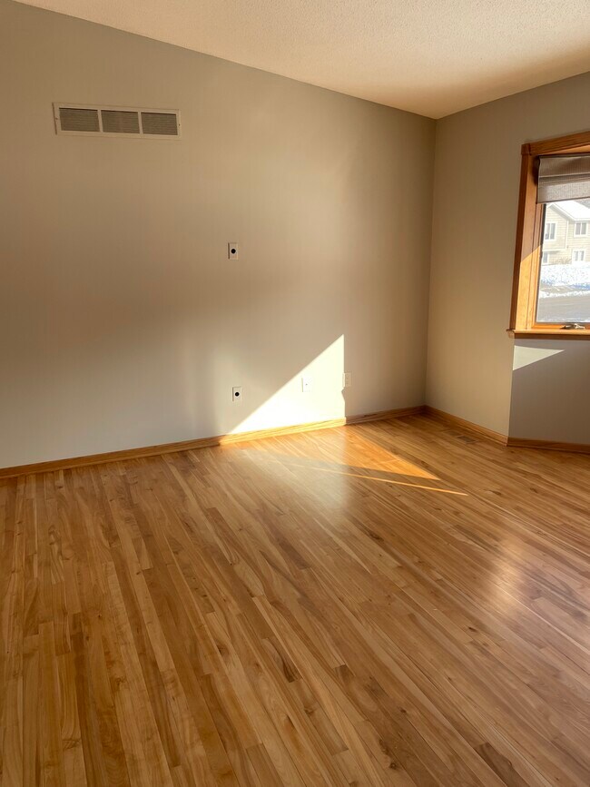 Building Photo - 3991 Whiting Ln