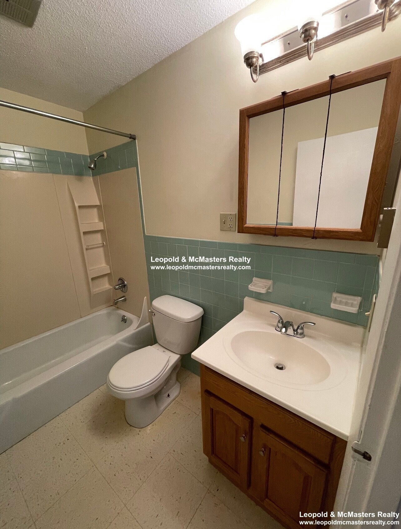 Building Photo - 39 Dinan Dr