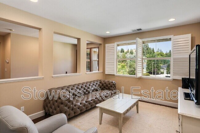 Building Photo - 1301 Sugarloaf Dr