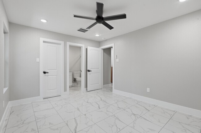 Building Photo - 105 Opal Ct